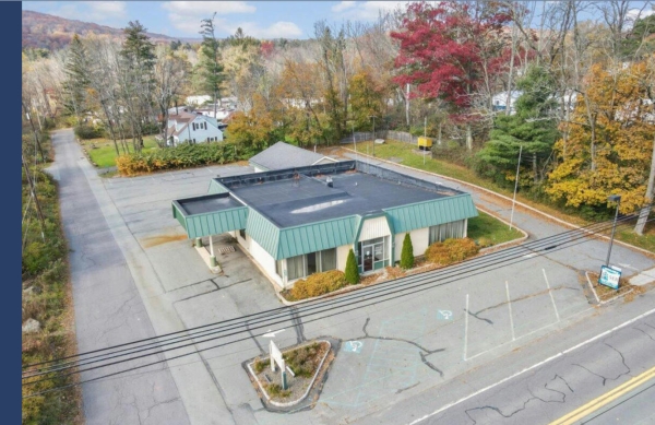 For Sale: Commercial Building on 390, Mountainhome