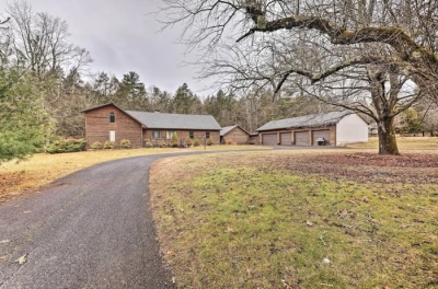 Get Away From It All At This Lodge With Its Own Movie Theater &amp; Indoor Pool In Pennsylvania